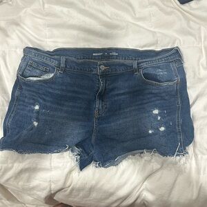 Old Navy Women’s size 18 mid-rise boyfriend shorts